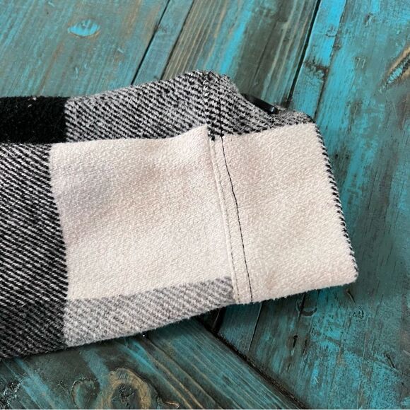 Black & White Buffalo Plaid Shacket Size S - Picture 10 of 16